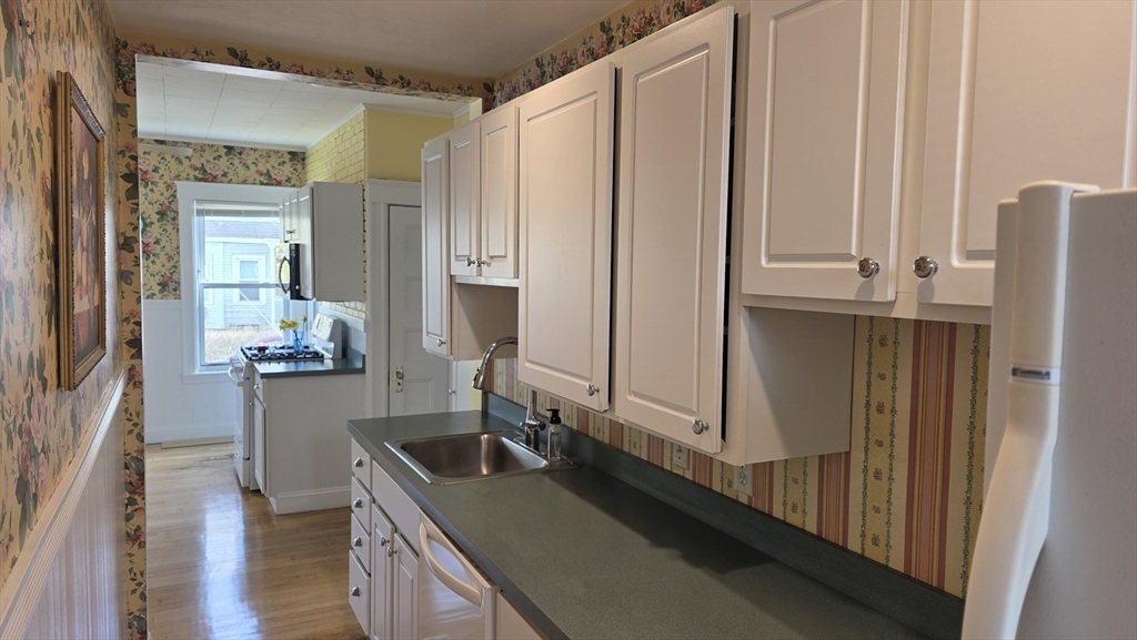 3 bed, 1 bath apartment for rent at 20 Reeves St Unit 1, Quinsigamond Valley — photo 13 of 41