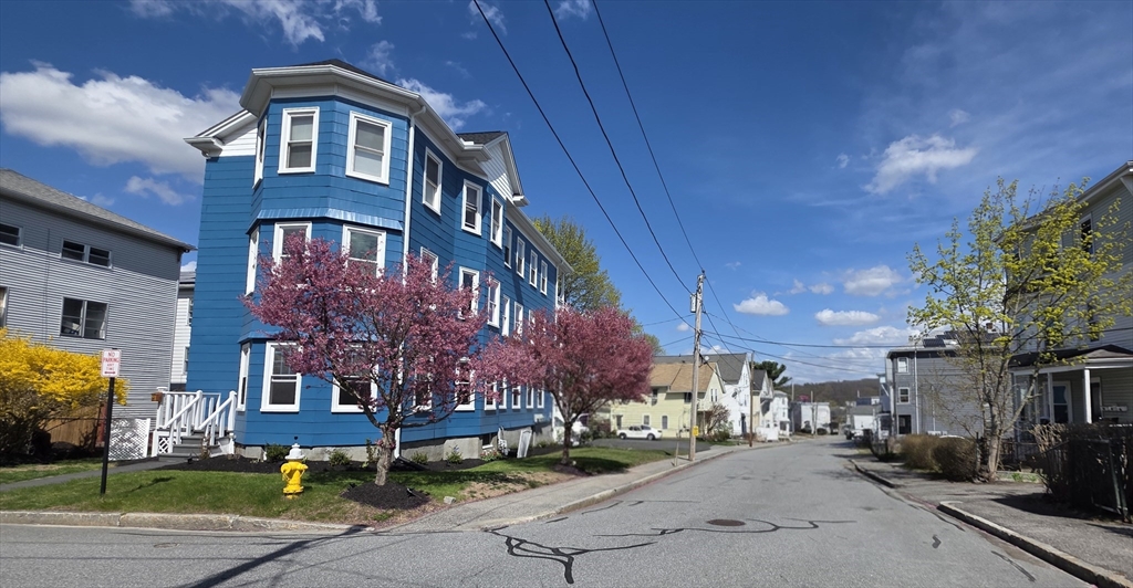 3 bed, 1 bath apartment for rent at 20 Reeves St Unit 1, Quinsigamond Valley — photo 3 of 41
