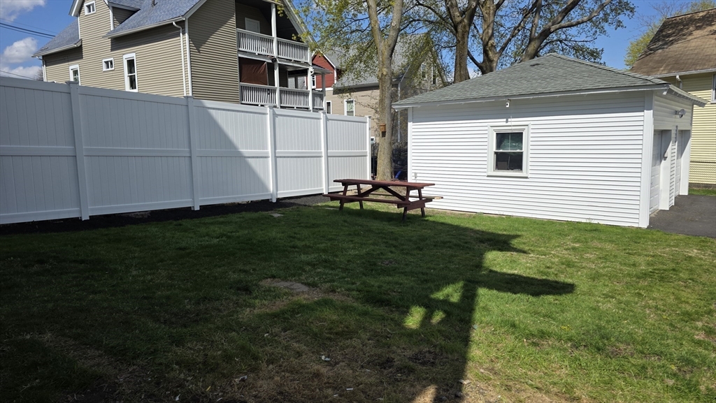 3 bed, 1 bath apartment for rent at 20 Reeves St Unit 2, Quinsigamond Valley — photo 6 of 41