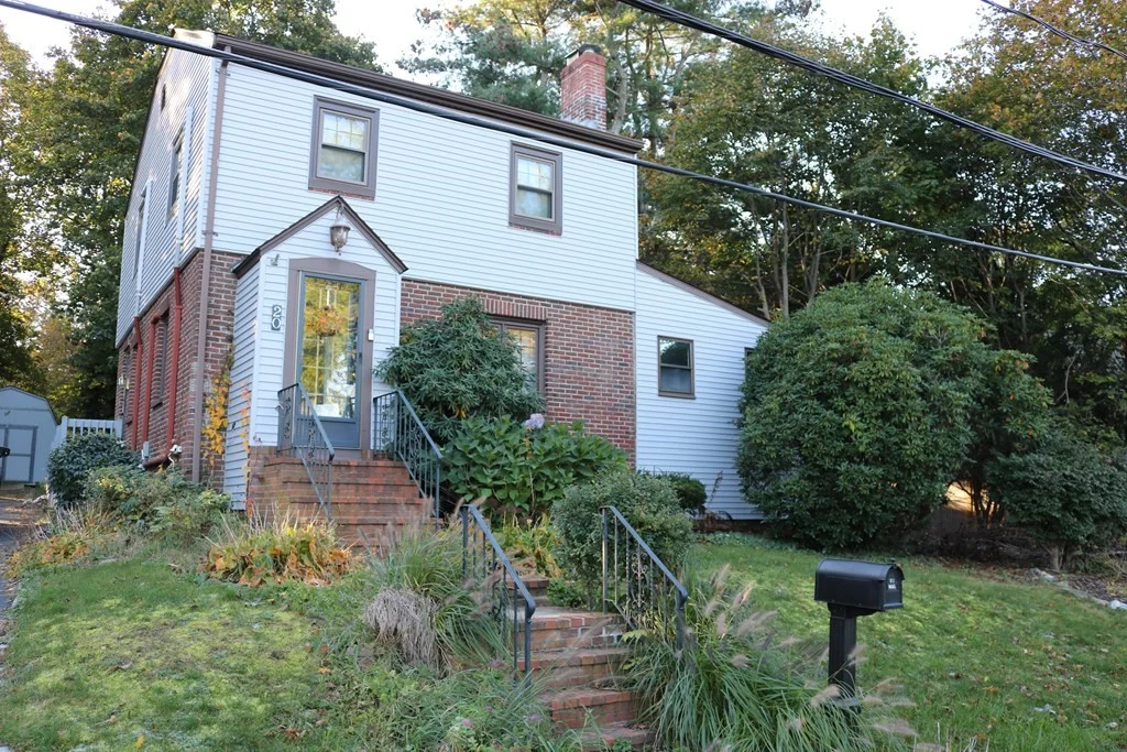 3 bed, 1 bath apartment for rent at 20 Richards Rd, Weymouth