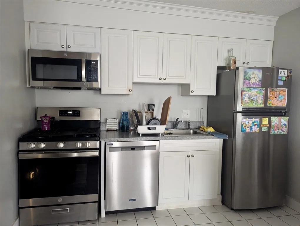 2 bed, 1 bath apartment for rent at 20 Roberts St Unit 4, Brookline — photo 3 of 8