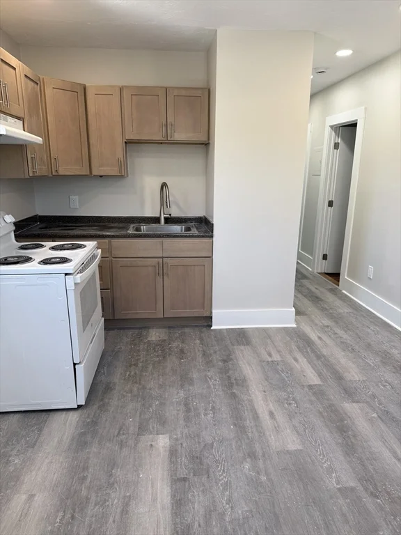 3 bed, 1 bath apartment for rent at 20 Rope St Unit 2, Beverly — photo 2 of 7