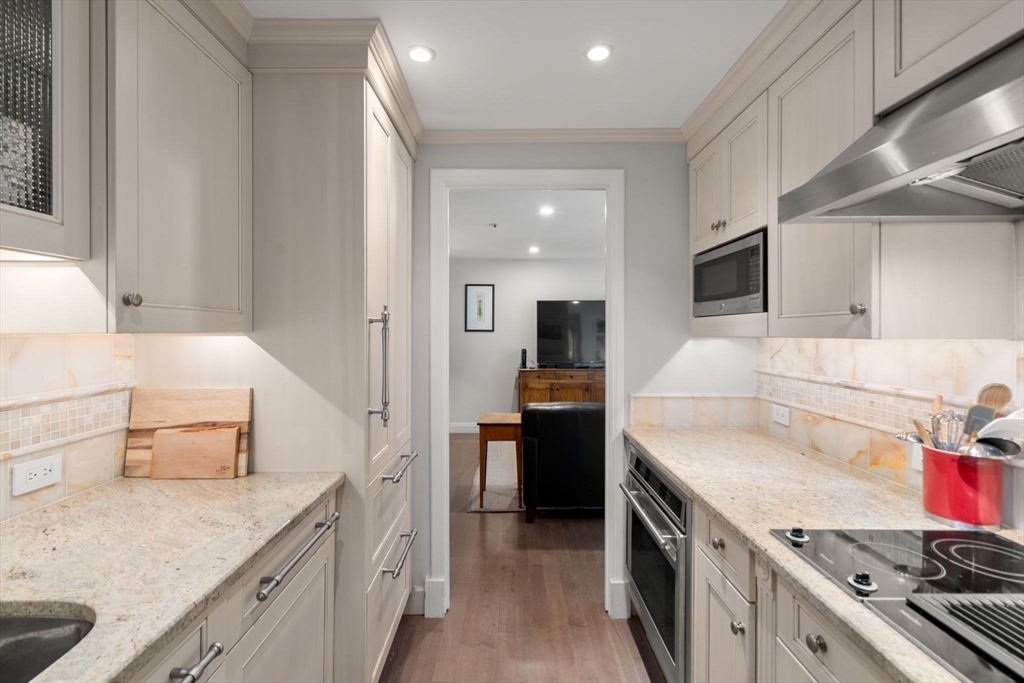 1 bed, 1 bath apartment for rent at 20 Rowes Wharf Unit 302, Waterfront — photo 6 of 16