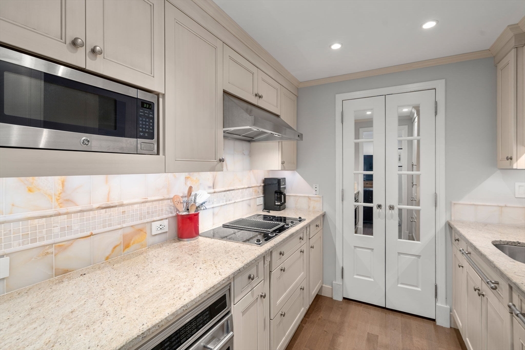 1 bed, 1 bath apartment for rent at 20 Rowes Wharf Unit 302, Waterfront — photo 7 of 16