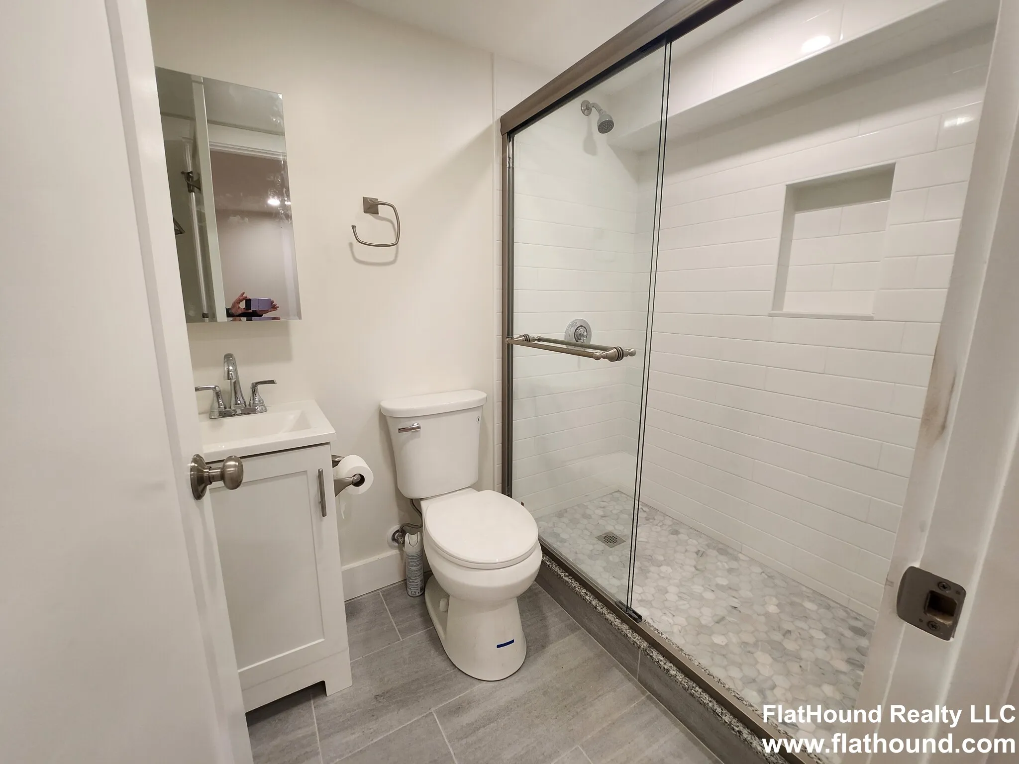Studio bed, 1 bath apartment for rent at 20 Royce Rd Unit 1B, Brighton — photo 10 of 17