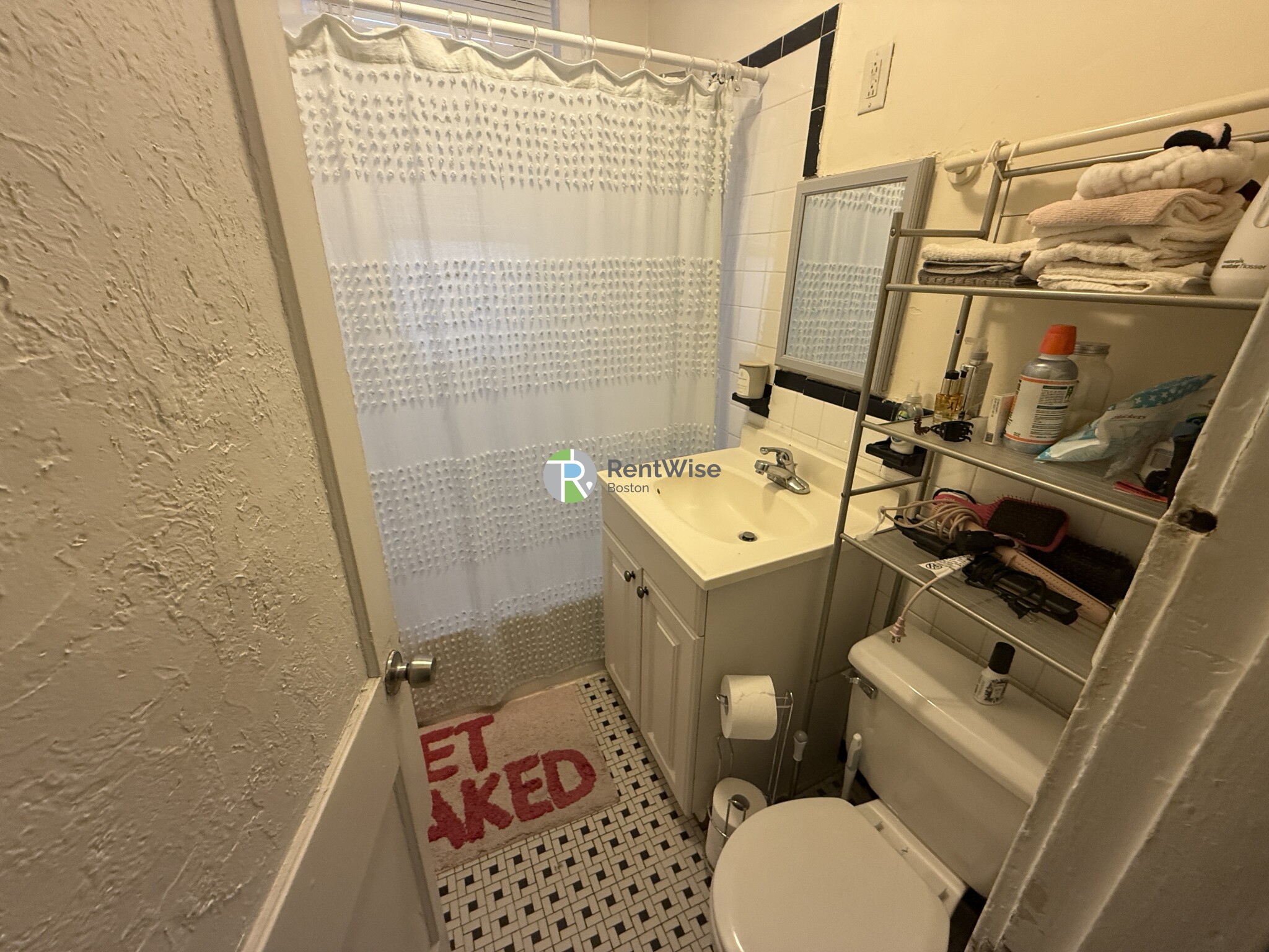 2 bed, 1 bath apartment for rent at 20 Royce Rd Unit 2, Brighton — photo 5 of 10