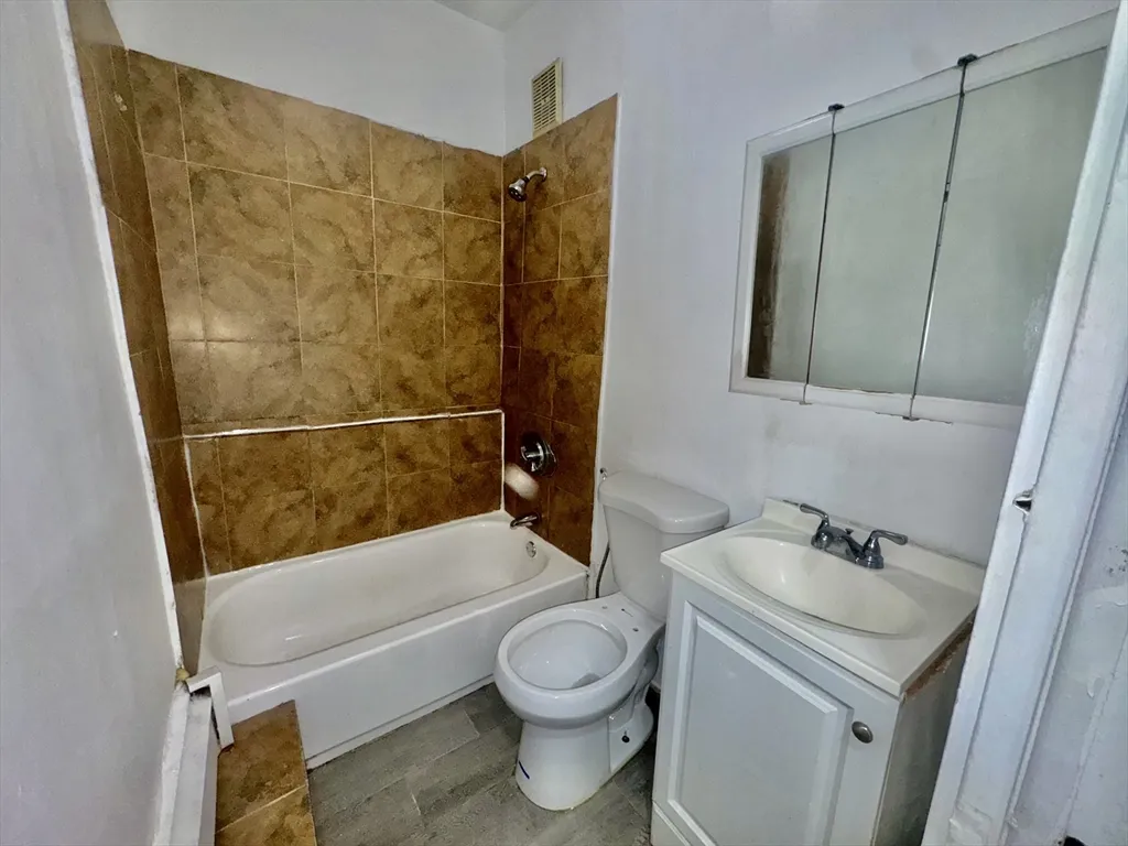 2 bed, 1 bath apartment for rent at 20 S Huntington Ave Unit 1, Jamaica Plain — photo 9 of 9
