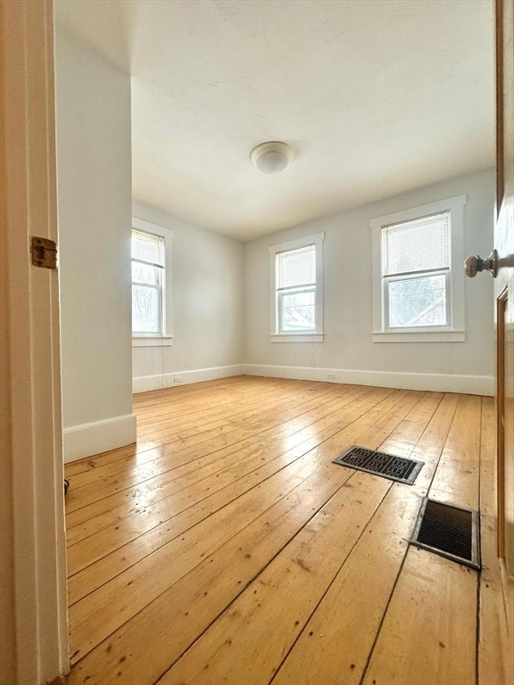 4 bed, 1 bath apartment for rent at 20 S Main St Unit 2, Ashburnham — photo 4 of 25