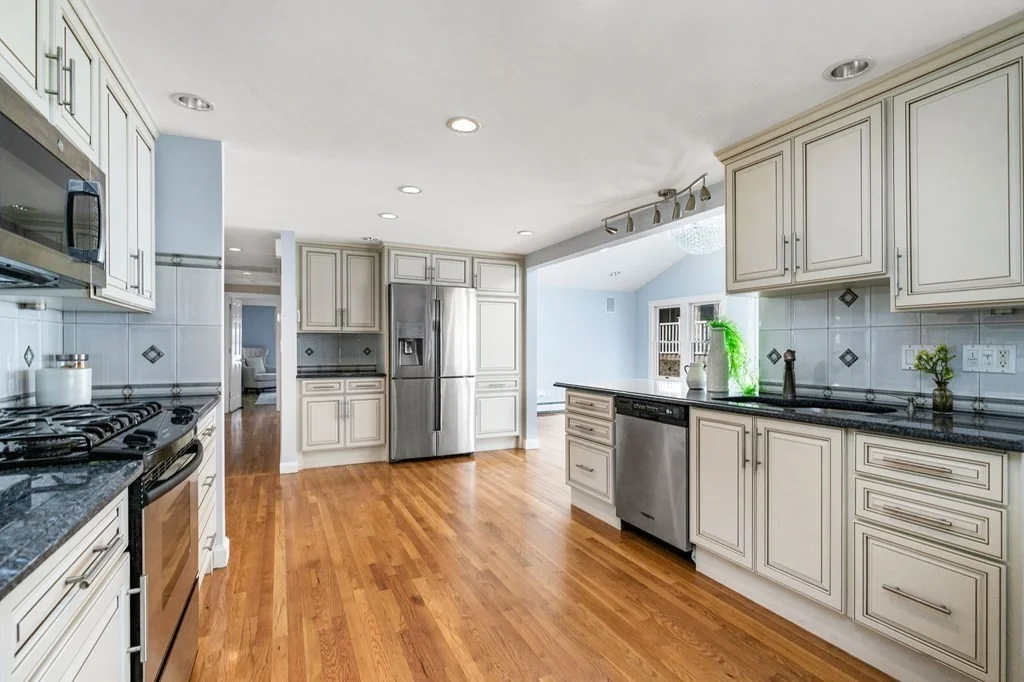 6 bed, 4+ bath apartment for rent at 20 Salman St, West Roxbury — photo 5 of 33