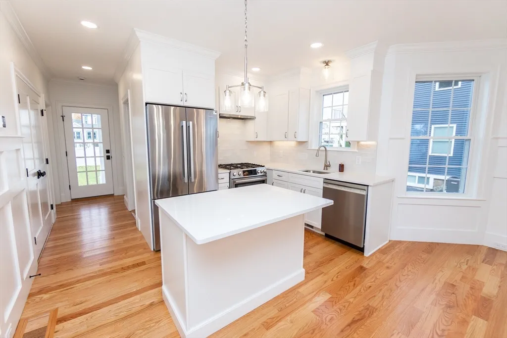4 bed, 2 bath apartment for rent at 20 Sheridan Ave Unit 20, Medford — photo 5 of 41