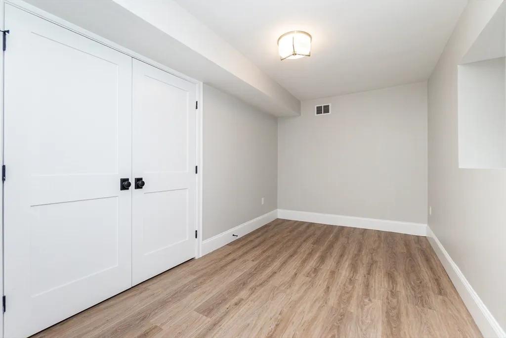 4 bed, 2 bath apartment for rent at 20 Sheridan Ave Unit 20, Medford — photo 35 of 41