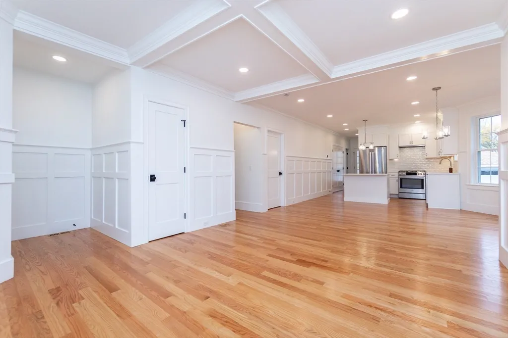 4 bed, 2 bath apartment for rent at 20 Sheridan Ave Unit 20, Medford — photo 16 of 41