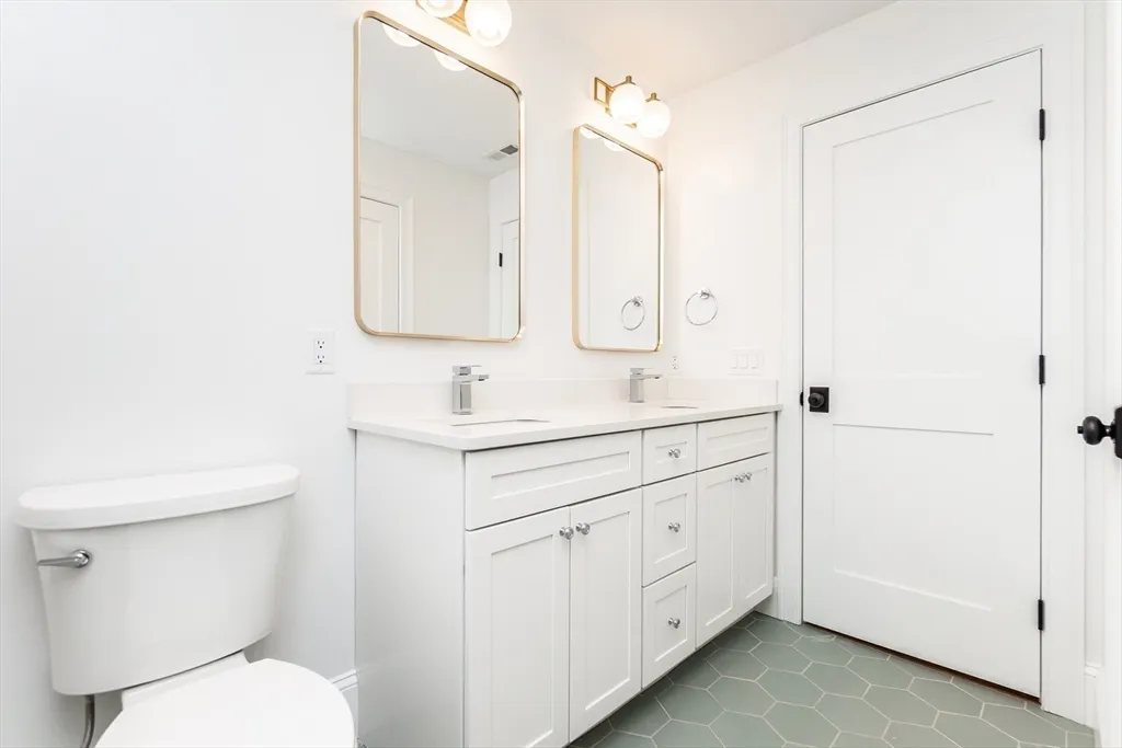4 bed, 2 bath apartment for rent at 20 Sheridan Ave Unit 20, Medford — photo 38 of 41