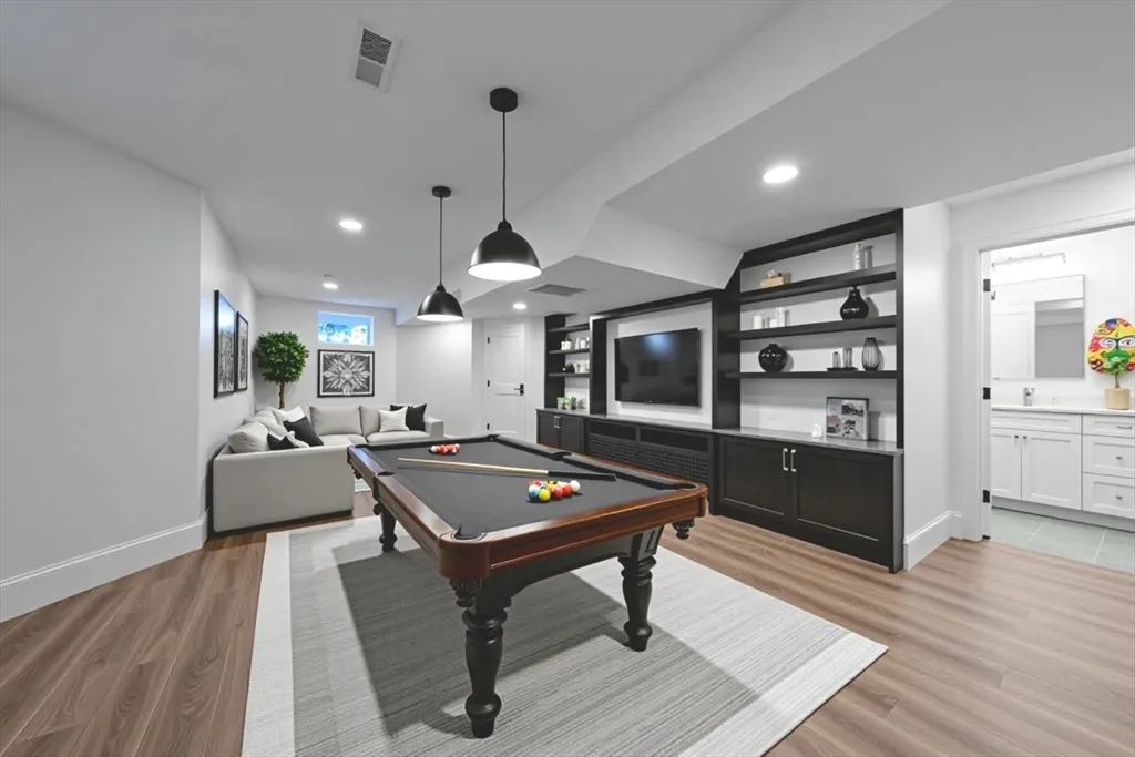 4 bed, 2 bath apartment for rent at 20 Sheridan Ave Unit 20, Medford — photo 10 of 41