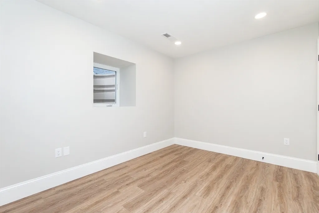 4 bed, 2 bath apartment for rent at 20 Sheridan Ave Unit 20, Medford — photo 31 of 41