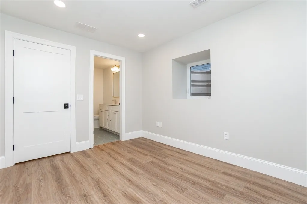 4 bed, 2 bath apartment for rent at 20 Sheridan Ave Unit 20, Medford — photo 28 of 41
