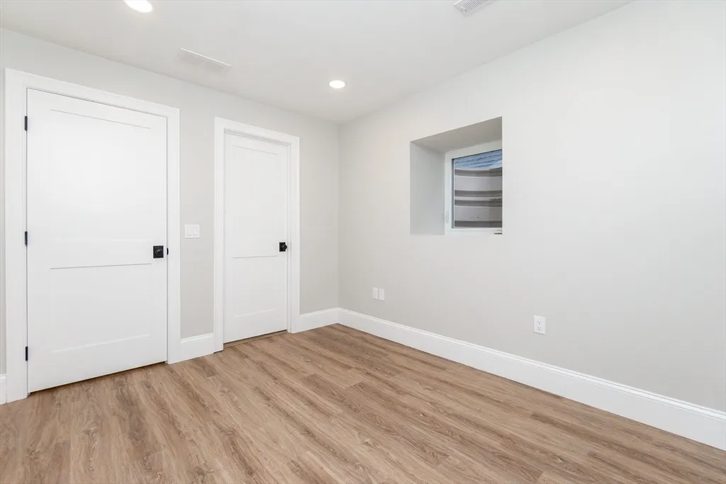 4 bed, 2 bath apartment for rent at 20 Sheridan Ave Unit 20, Medford — photo 29 of 41