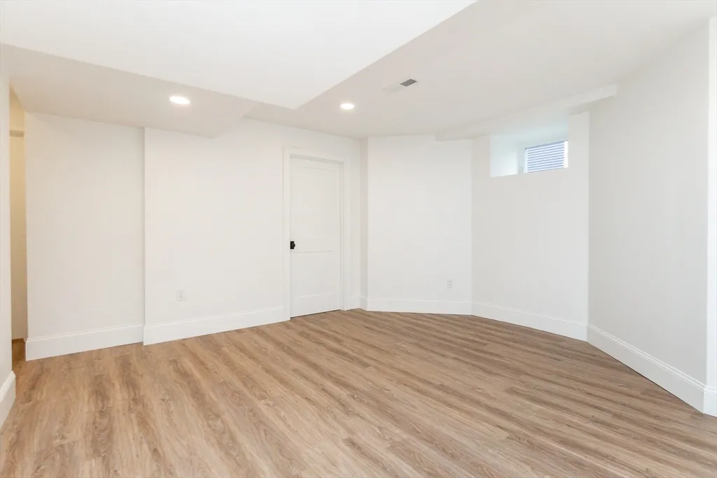 4 bed, 2 bath apartment for rent at 20 Sheridan Ave Unit 20, Medford — photo 36 of 41