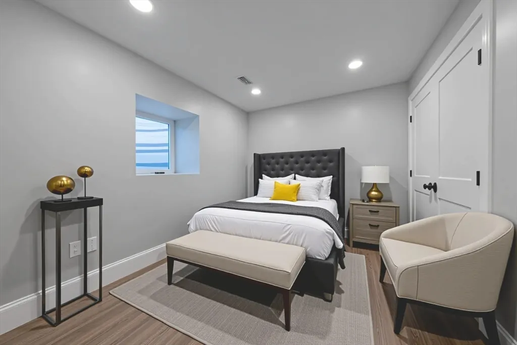 4 bed, 2 bath apartment for rent at 20 Sheridan Ave Unit 20, Medford — photo 11 of 41