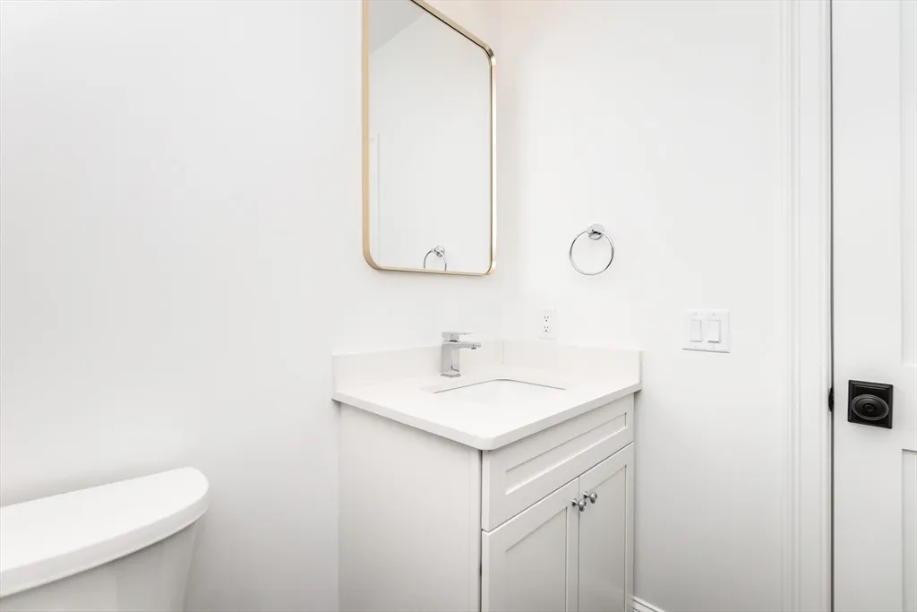 4 bed, 2 bath apartment for rent at 20 Sheridan Ave Unit 20, Medford — photo 25 of 41