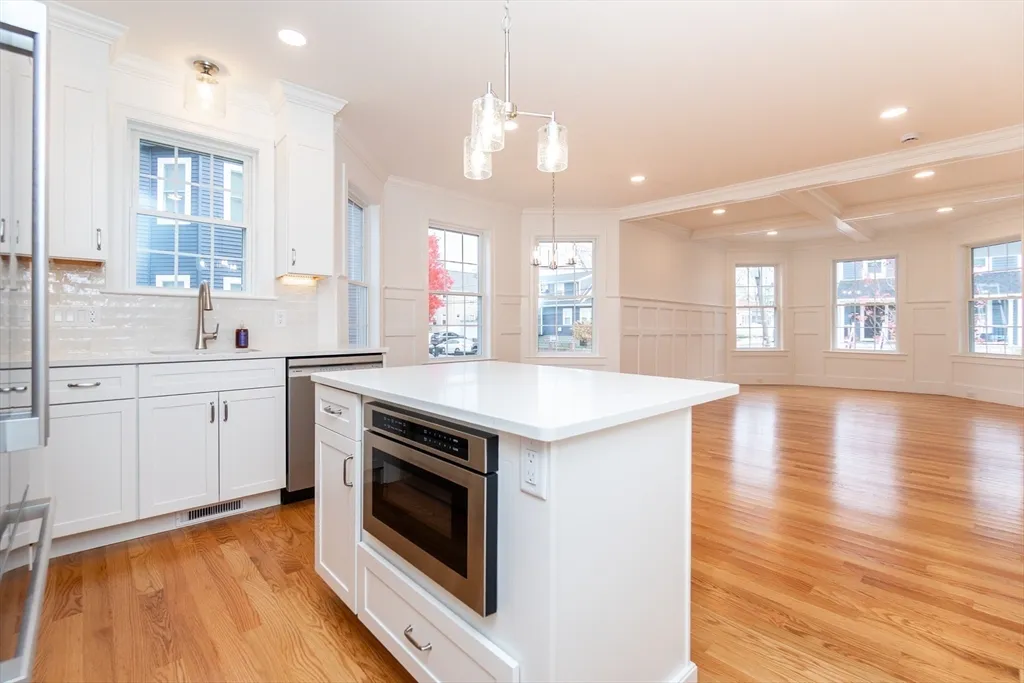 4 bed, 2 bath apartment for rent at 20 Sheridan Ave Unit 20, Medford — photo 3 of 41