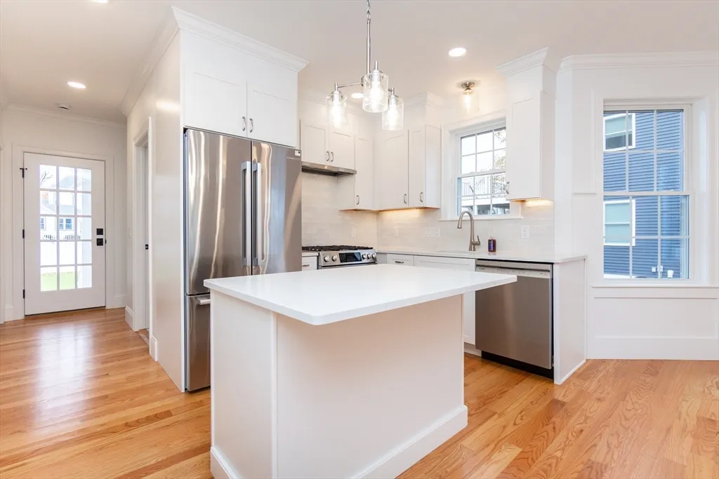 4 bed, 2 bath apartment for rent at 20 Sheridan Ave Unit 20, Medford — photo 2 of 41