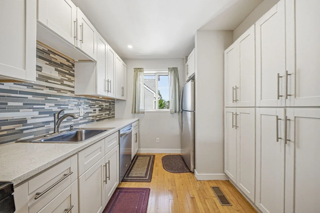 2 bed, 1 bath apartment for rent at 20 Ship Ave Unit 23, Glenwood — photo 9 of 33