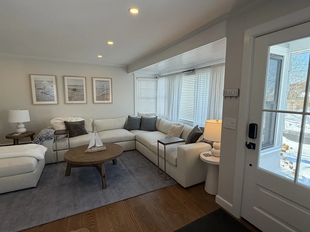 3 bed, 2 bath apartment for rent at 20 Smith Rd Unit WINTER, Rockport — photo 2 of 24