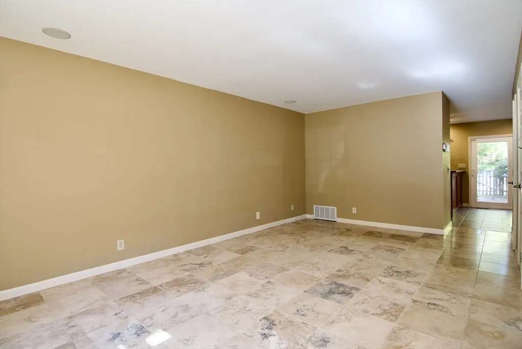 3 bed, 1 bath apartment for rent at 20 Smithfield Ct Unit 20, Forest Park — photo 12 of 34