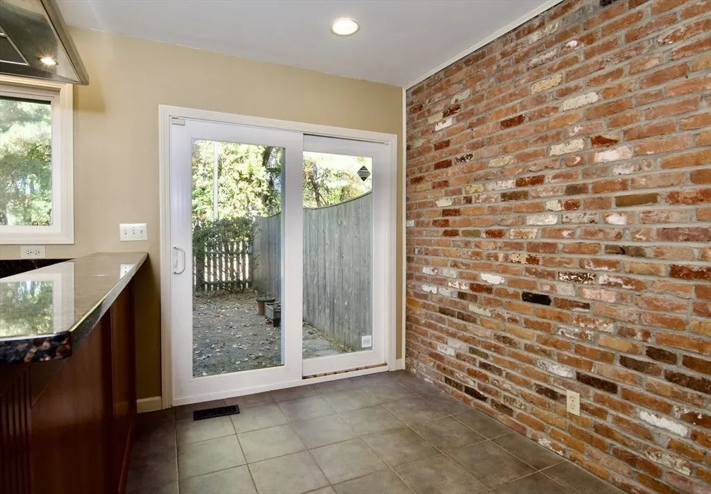 3 bed, 1 bath apartment for rent at 20 Smithfield Ct Unit 20, Forest Park — photo 7 of 34