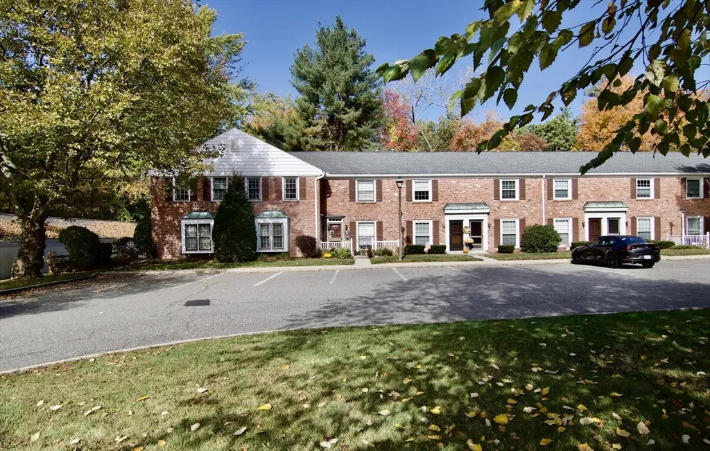 3 bed, 1 bath apartment for rent at 20 Smithfield Ct Unit 20, Forest Park — photo 2 of 34