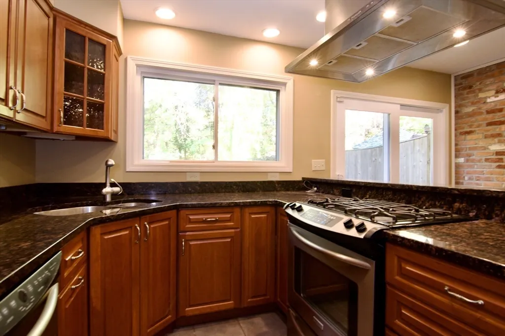 3 bed, 1 bath apartment for rent at 20 Smithfield Ct Unit 20, Forest Park — photo 9 of 34
