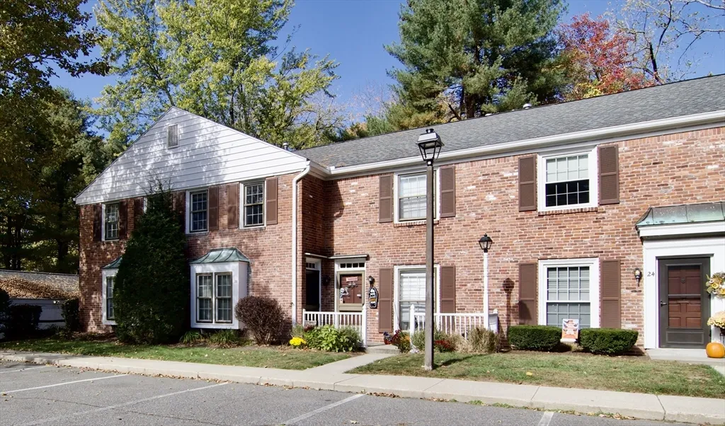 3 bed, 1 bath apartment for rent at 20 Smithfield Ct Unit 20, Forest Park — photo 1 of 34