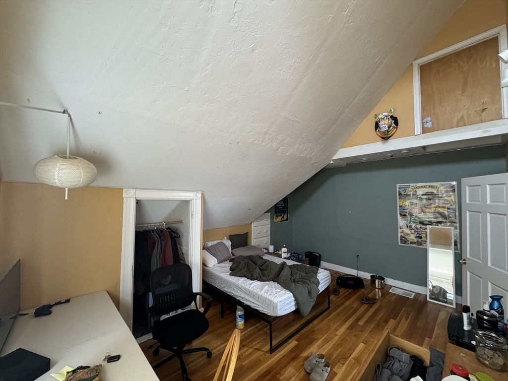 3 bed, 1 bath apartment for rent at 20 South St Unit 2, Brighton — photo 4 of 23