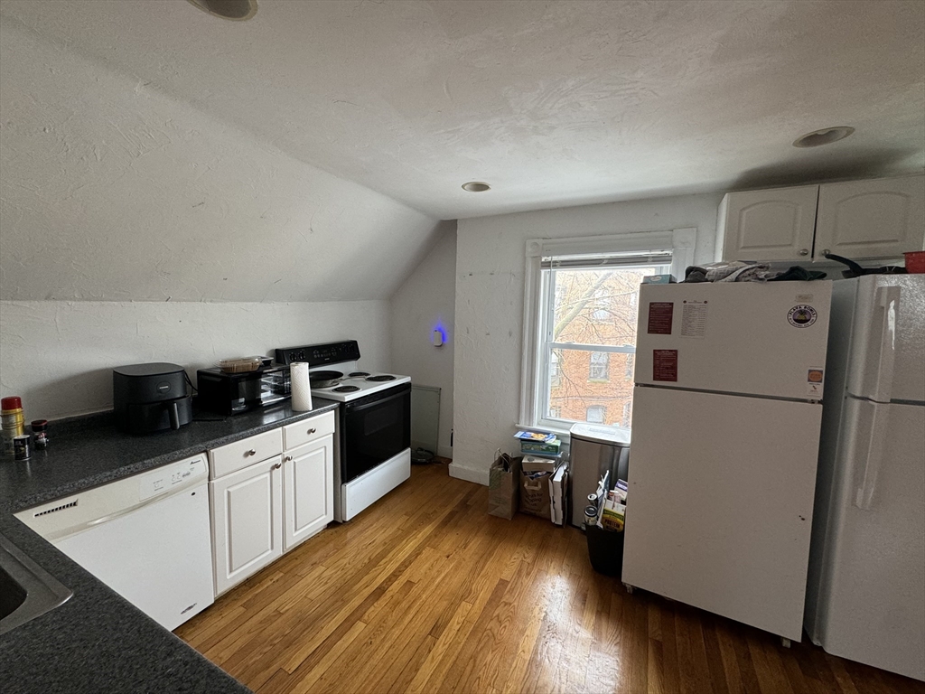 3 bed, 1 bath apartment for rent at 20 South St Unit 2, Brighton — photo 15 of 23