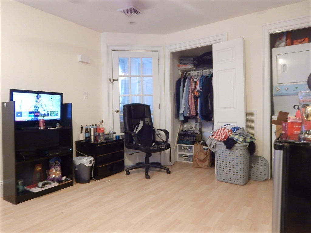 6 bed, 3 bath apartment for rent at 20 Stockwell St Unit 20, Mission Hill — photo 6 of 11
