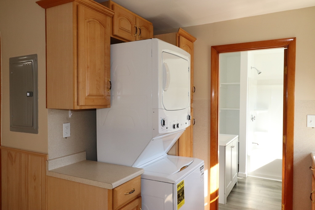 4 bed, 2 bath apartment for rent at 20 Summer St Unit 2, Hudson — photo 4 of 9