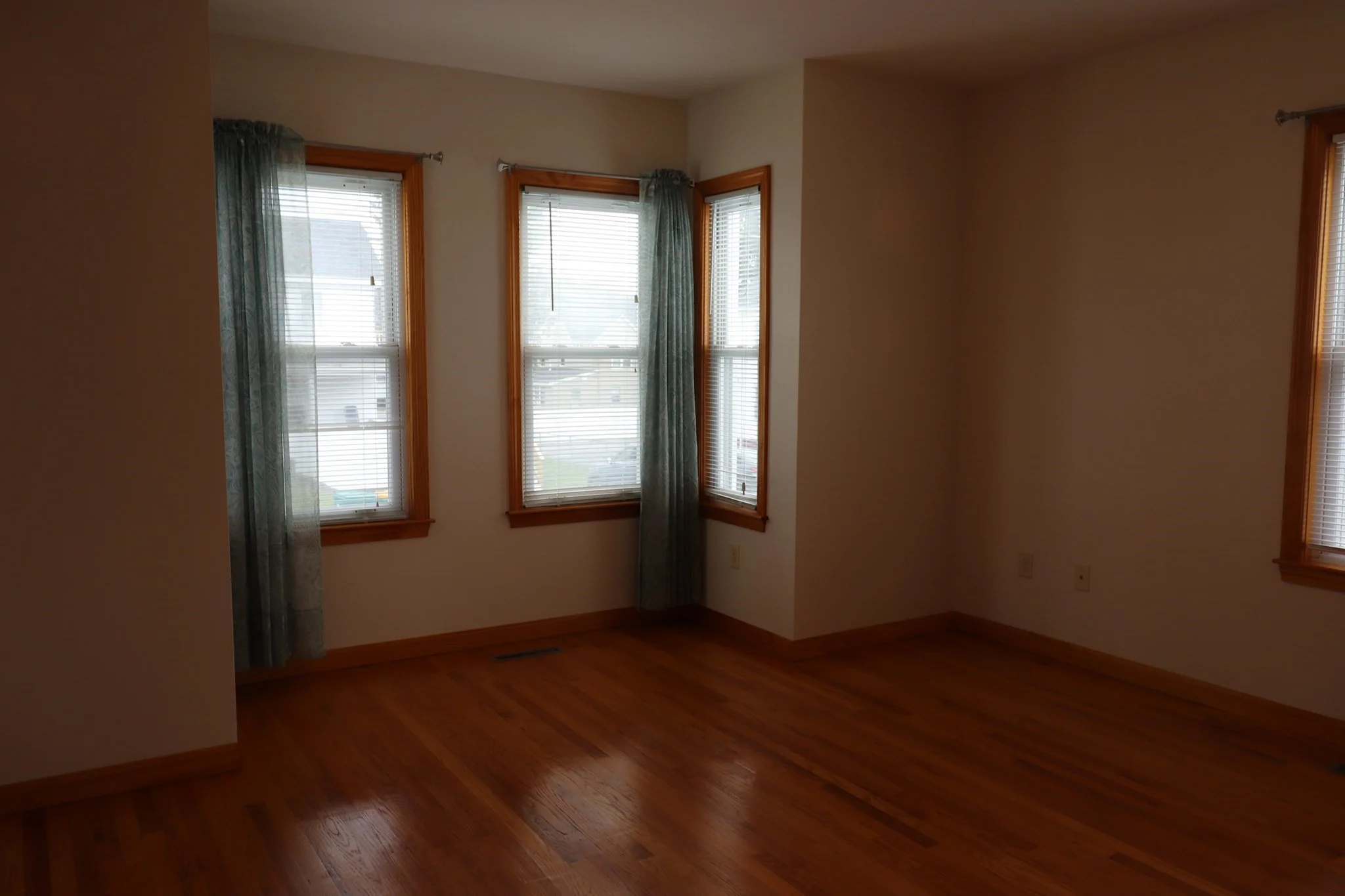 4 bed, 1 bath apartment for rent at 20 Summer Unit 2, Hudson — photo 6 of 9