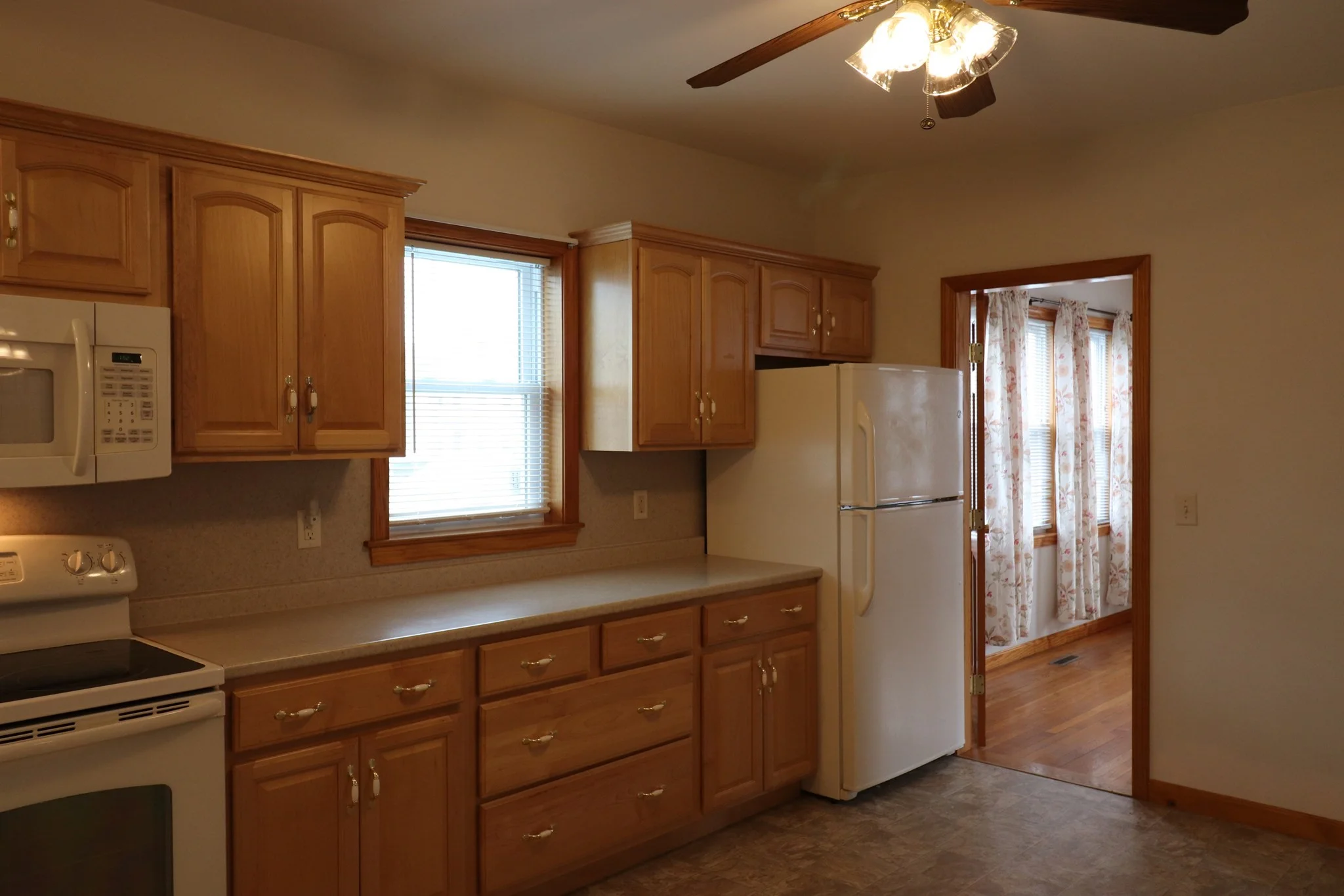 4 bed, 1 bath apartment for rent at 20 Summer Unit 2, Hudson — photo 3 of 9