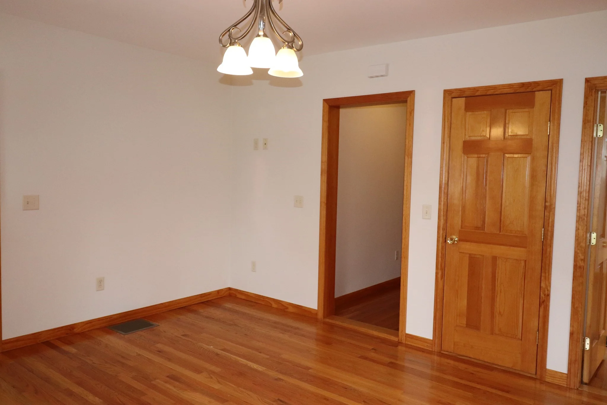 4 bed, 1 bath apartment for rent at 20 Summer Unit 2, Hudson — photo 5 of 9