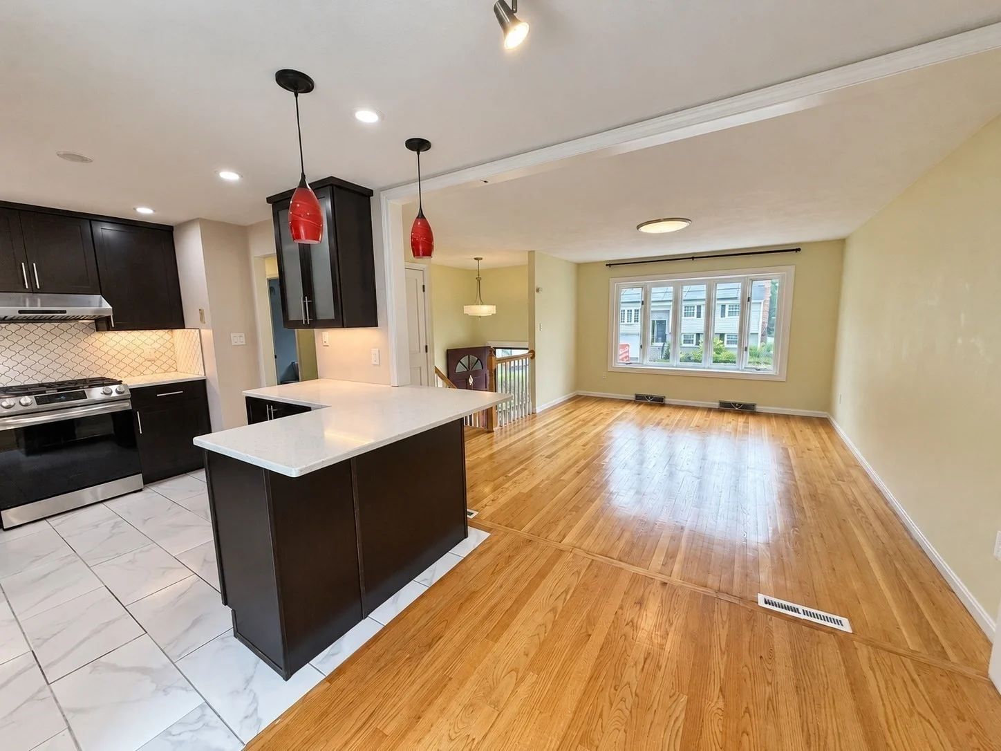 3 bed, 2 bath apartment for rent at 20 Susan Ave, Burlington — photo 2 of 14