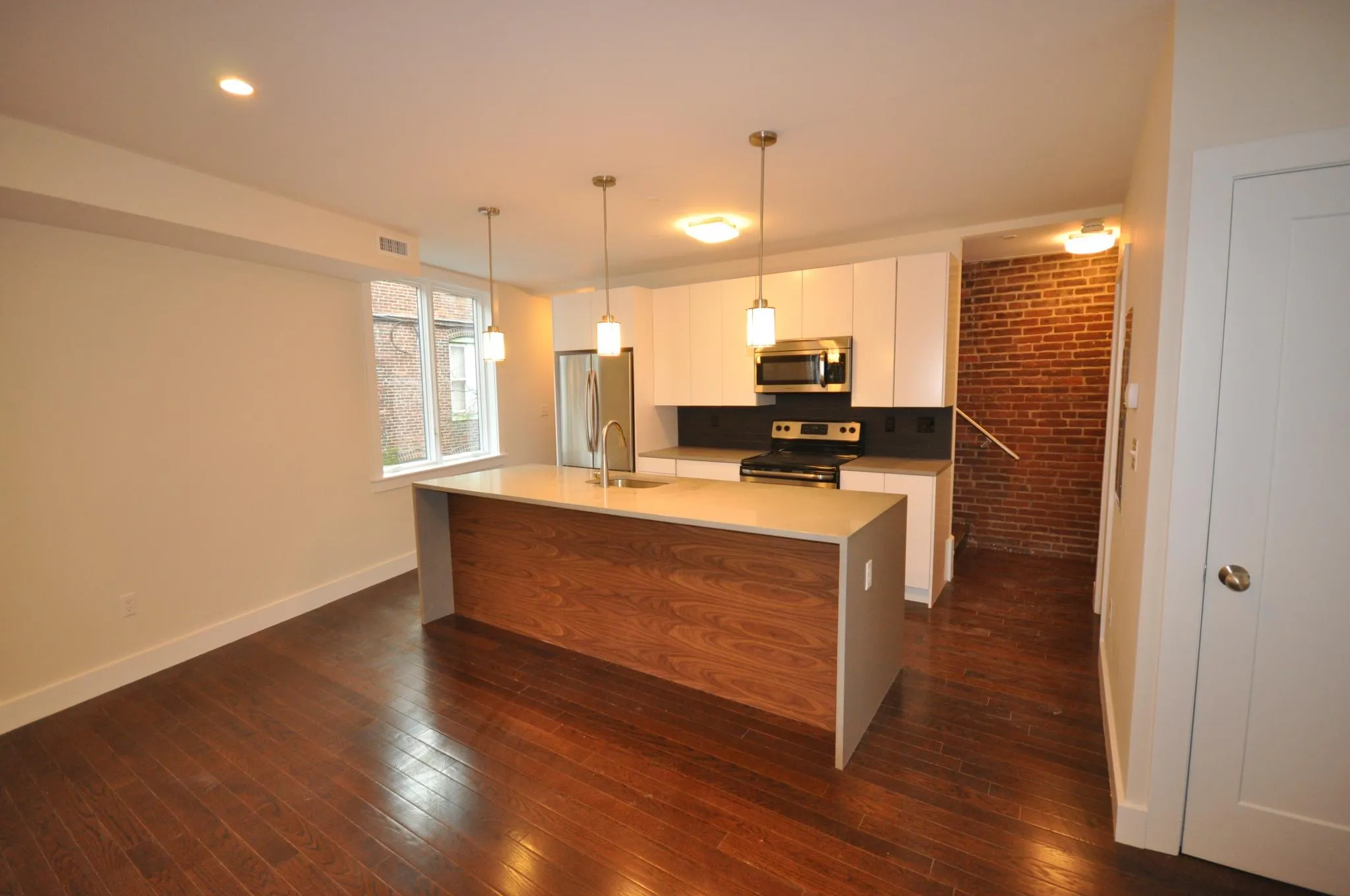 4 bed, 2.5 bath apartment for rent at 20 Sussex St Unit 1, Roxbury — photo 2 of 22