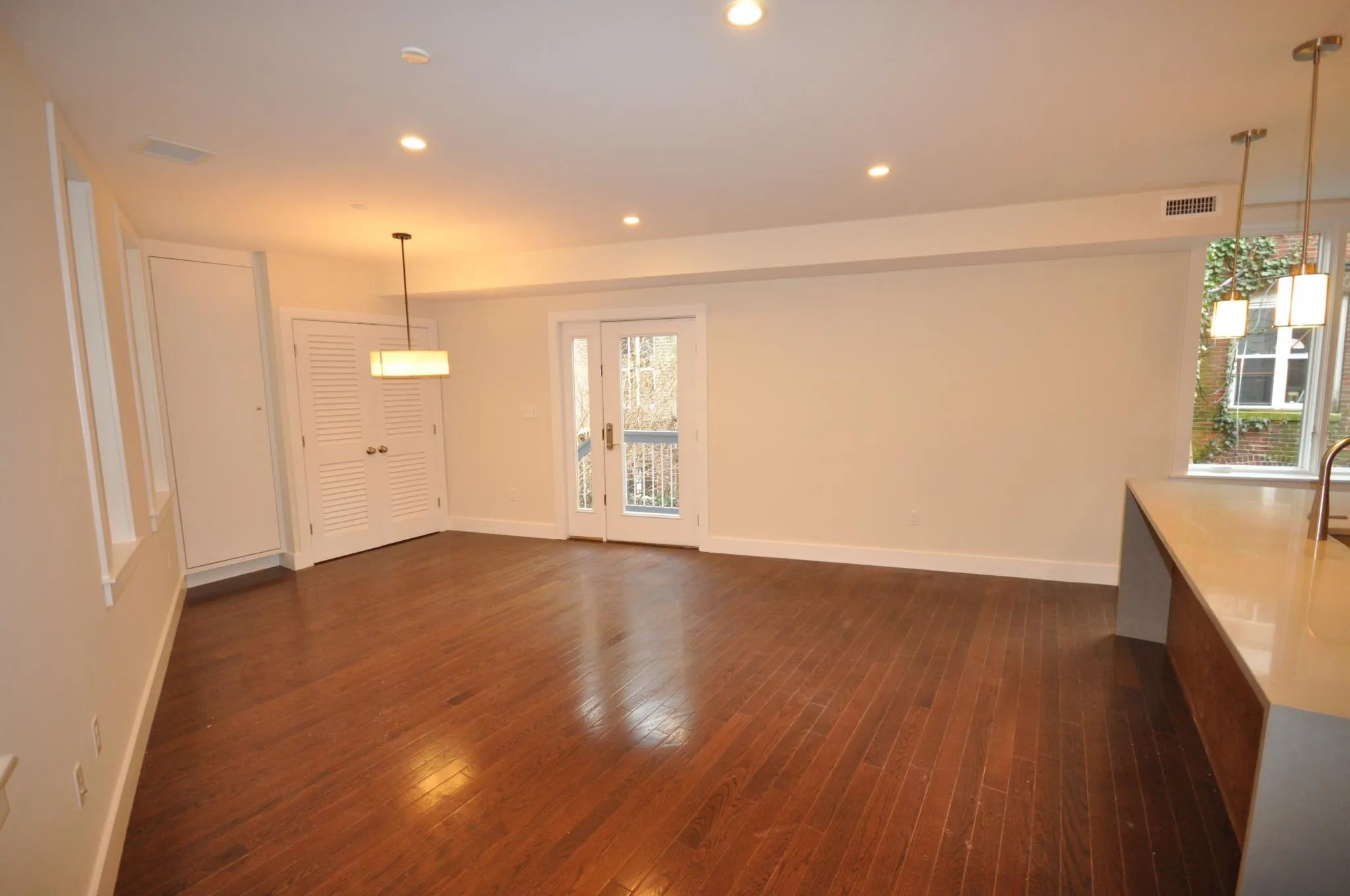 4 bed, 2.5 bath apartment for rent at 20 Sussex St Unit 1, Roxbury — photo 8 of 22