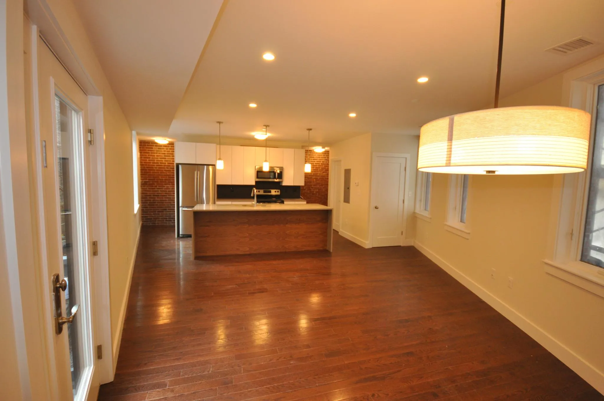 4 bed, 2.5 bath apartment for rent at 20 Sussex St Unit Single Family, Roxbury — photo 2 of 19