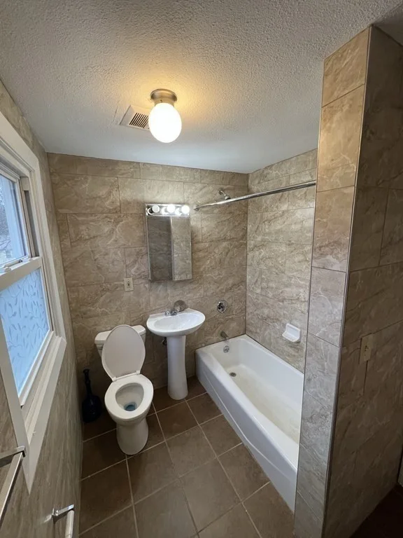3 bed, 1.5 bath apartment for rent at 20 Sylvia Ct Unit 1, Hyde Park — photo 7 of 7