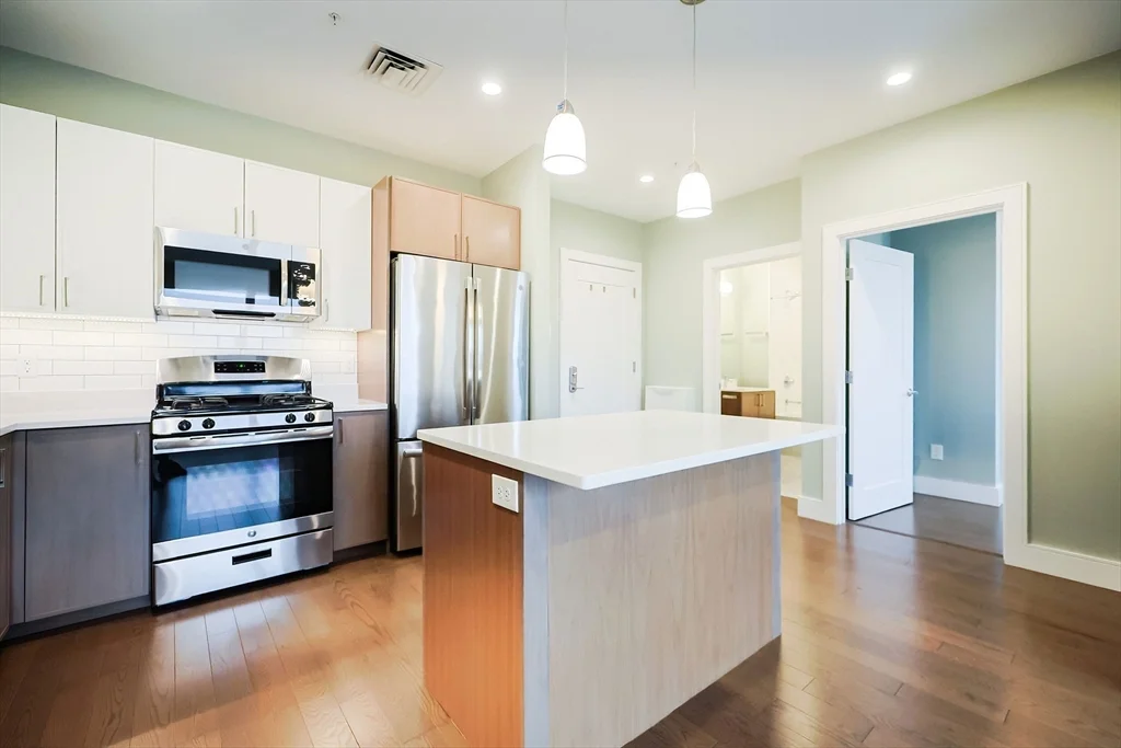 2 bed, 1 bath apartment for rent at 20 Taft Hill Park Unit 13, Boston — photo 4 of 12