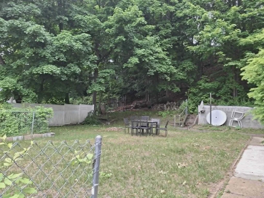4 bed, 1 bath apartment for rent at 20 Temple St Unit 1, Fitchburg — photo 37 of 38
