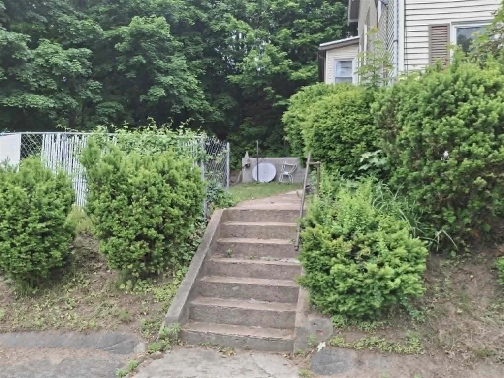 4 bed, 1 bath apartment for rent at 20 Temple St Unit 1, Fitchburg — photo 35 of 38