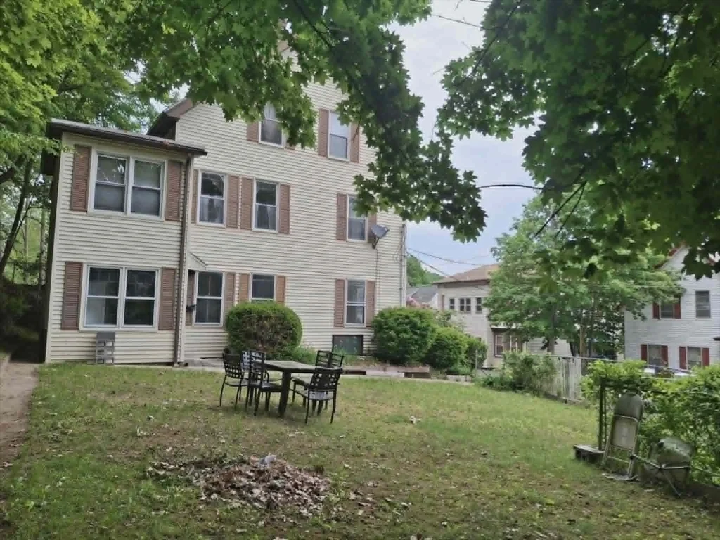 4 bed, 1 bath apartment for rent at 20 Temple St Unit 1, Fitchburg — photo 2 of 38