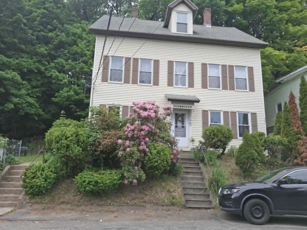 4 bed, 1 bath apartment for rent at 20 Temple St Unit 1, Fitchburg — photo 1 of 38
